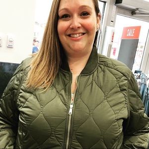 Meet your Posher, Angela